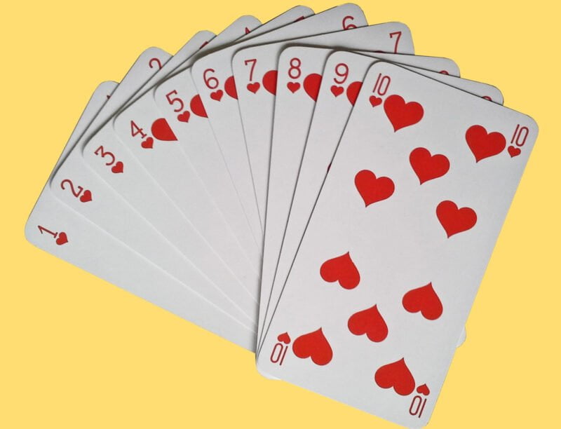 A la belote, un jeu de cartes se compose de trèfles, de piques, de cœurs et de…