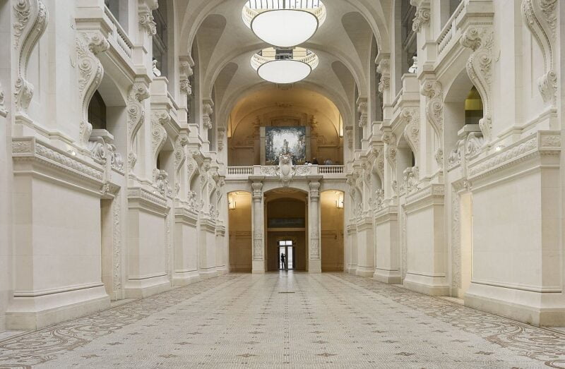 Quel autre musée se cache dans les bâtiments du Louvre ?