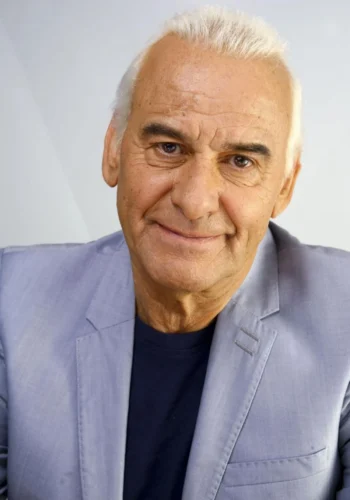 Comment s'appelait la troupe qui entourait Michel Fugain, entre 1972 et 1977 ? 