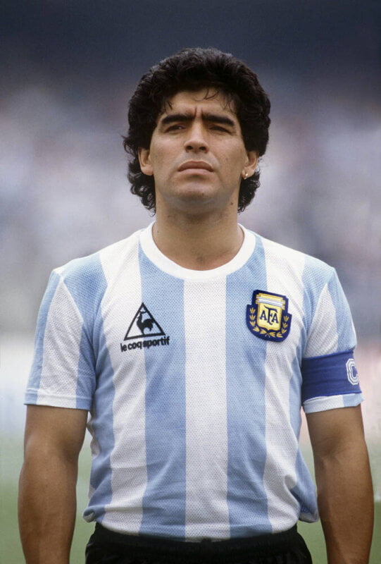 Dans quel pays est né le footballeur Diego Maradona ? 