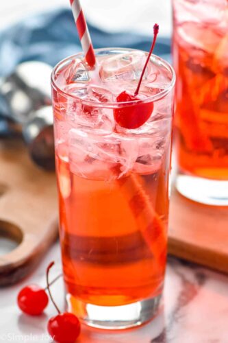 Quelle actrice hollywoodienne et enfant star révélée dans les 1930 a donné son nom à un mocktail populaire avec de la grenadine ? 