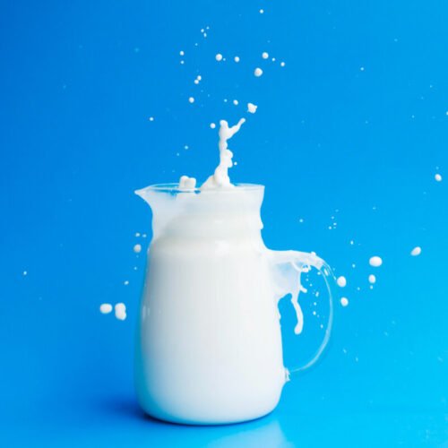Le lait est l’aliment qui contient la plus grande concentration en calcium. Vrai ou faux ? Pot de lait