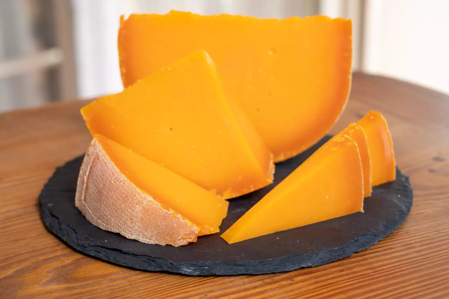 De quel pays le fromage nommé la mimolette est-il originaire ? Fromage mimolette