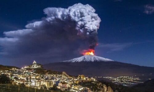 Pompéi est un volcan italien. Vrai ou faux ? 