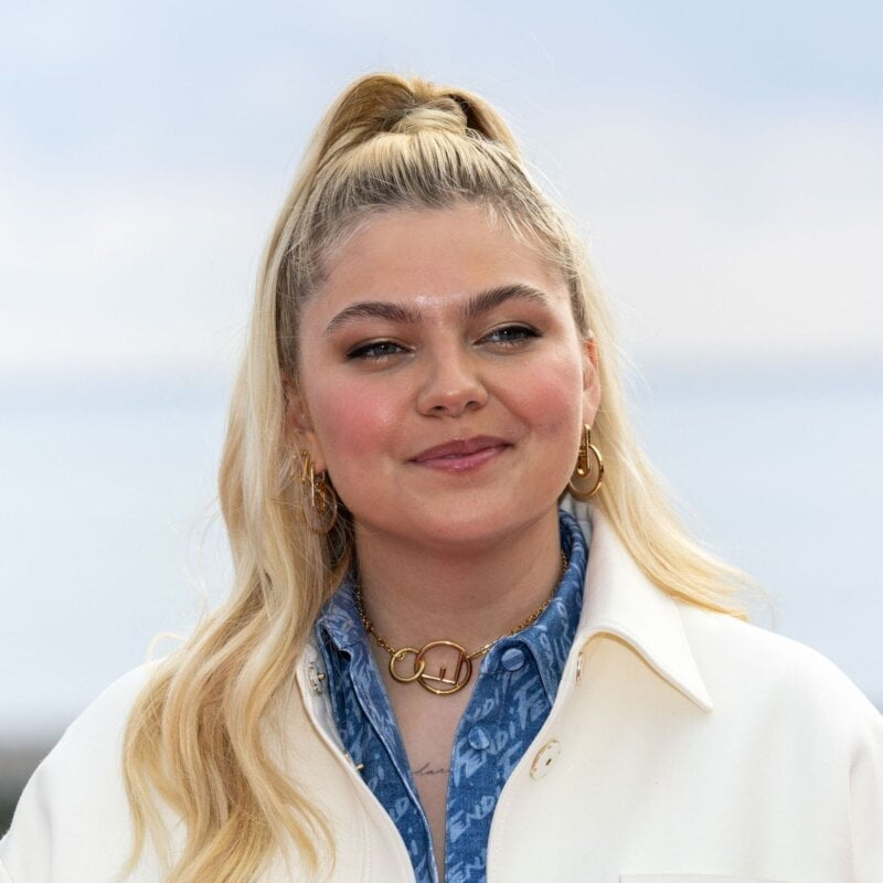 Quel est le véritable prénom de la chanteuse et comédienne Louane ? Louane
