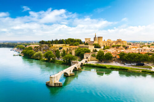 Sur quel cours d’eau se trouve le célèbre pont d’Avignon ? 