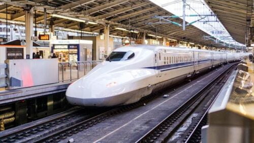 Quel est le nom du train à grande vitesse du Japon ? 
