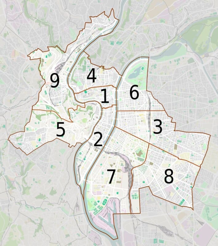 En combien d’arrondissements la ville de Lyon est-elle subdivisée ? 