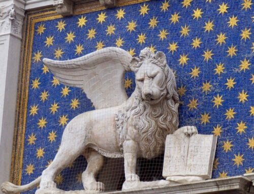 Quelle ville d'Europe possède ce lion ailé comme symbole ? 