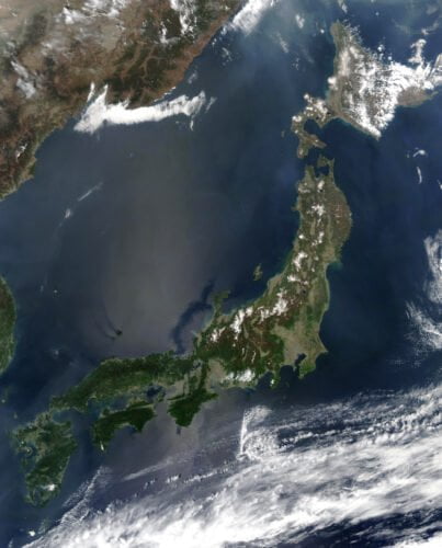 De combien d’îles de plus de 100 m², l'archipel du Japon est-il composé ? 