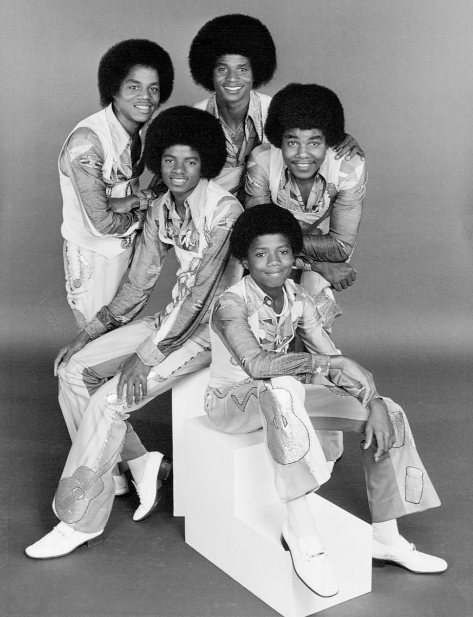 Michael Jackson était le plus jeune des frères dans le groupe les Jackson 5. Vrai ou Faux ? 
