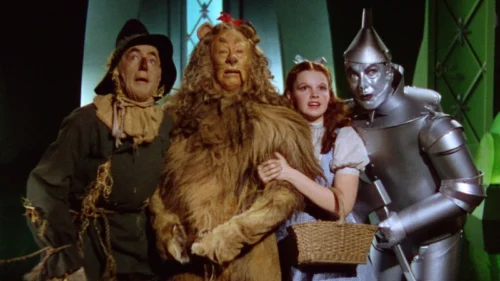 Quel adjectif désigne le lion dans Le Magicien d’Oz ? 
