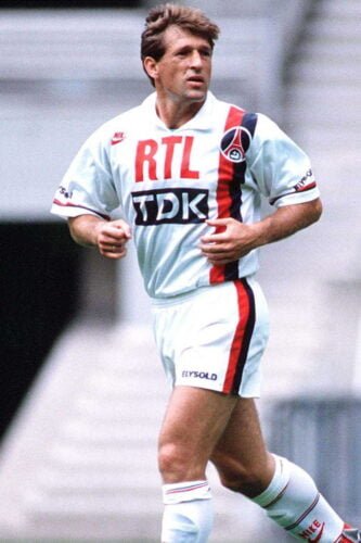 Quel est le nom de ce joueur qui a été pendant 9 ans au PSG et même numéro 10 ? 