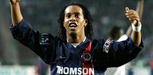 En 2001, sous quel numéro jouait Ronaldinho au PSG ?