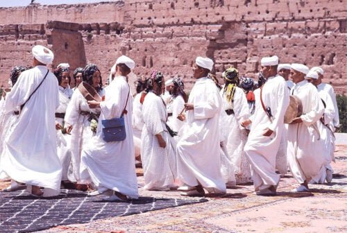 Quel est le nom de la danse typique des Berbères du Moyen Atlas au Maroc ?