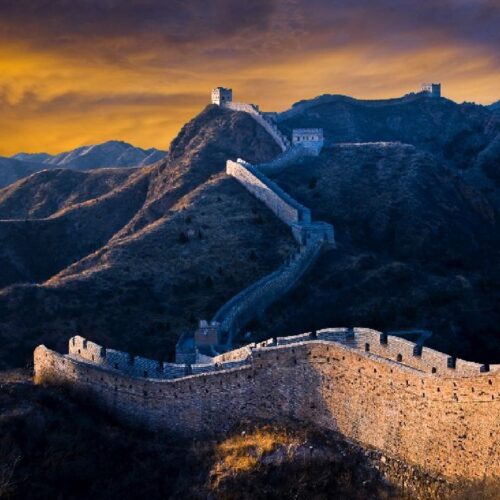 Quelle dynastie a fait bâtir la partie la plus visible et la plus connue de la Grande Muraille de Chine ? 