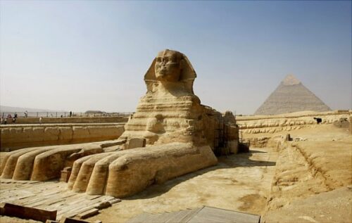Que symbolise le sphinx dans la mythologie égyptienne ? 