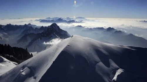 Le mont Blanc se situe sur la frontière entre la France et l’Italie. Vrai ou faux ? 