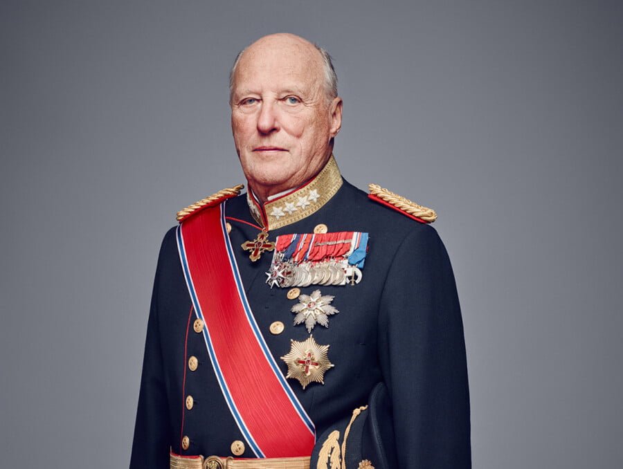 Quel est le nom du roi de Norvège dont le règne a débuté en 1991 ? 