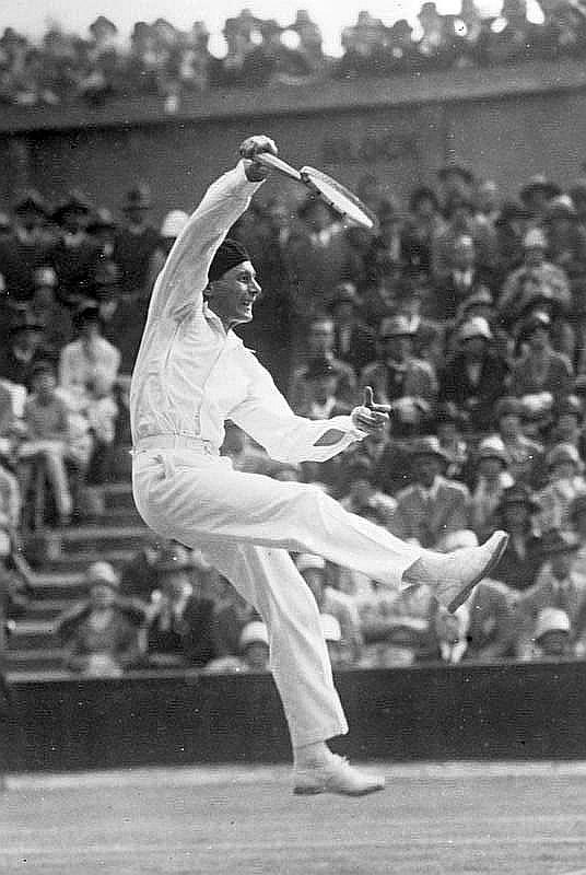 Quel surnom était donné au joueur de tennis Jean Borotra ? 