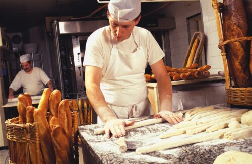 Quel ingrédient de base n’entre pas dans la fabrication du pain classique ? 