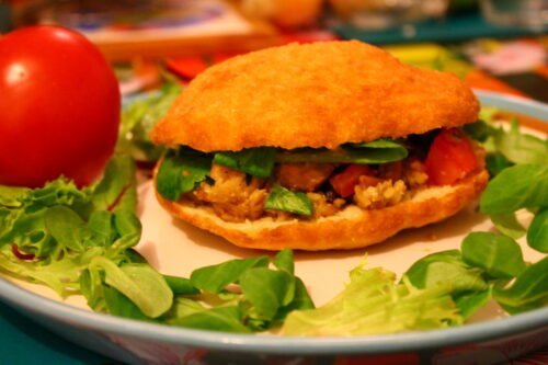 Quel est le nom du sandwich frit typique de la Guadeloupe ? 