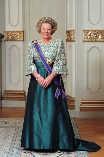 En 1980, dans quel pays la reine Beatrix est-elle montée sur le trône ? reine beatrix