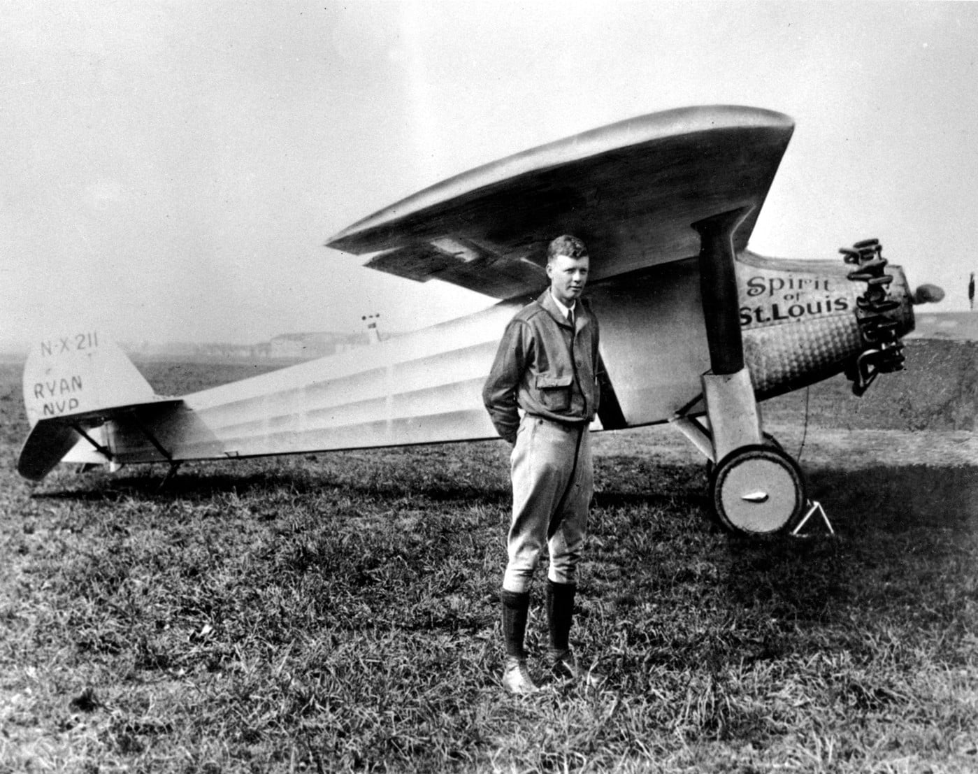 Quel pilote d’avion a réussi à relier New York à Paris en solitaire et sans escale en 1927 ? 