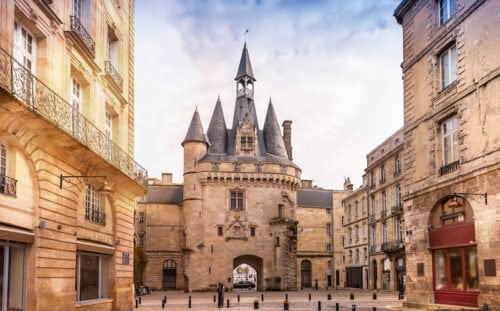 Quel est le nom donné à ce monument de grande renommée de la ville de Bordeaux ? Monument de bordeaux