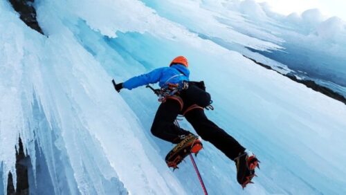 Qu’utilise-t-on pour grimper le long d’une cascade de glace ? 