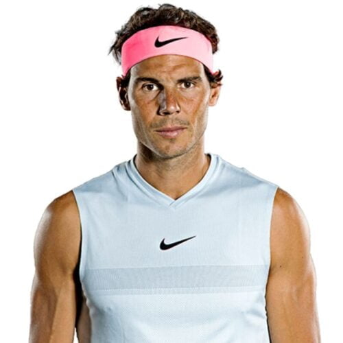 Rafael Nadal est droitier sur les terrains de tennis. Vrai ou faux ? Nadal