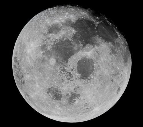 La taille de la Lune est plus grosse que la Terre. Vrai ou faux ? 