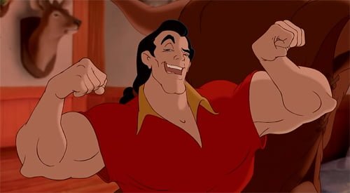 Quel est le nom de l’homme musclé pour lequel Belle repousse les avances ? 