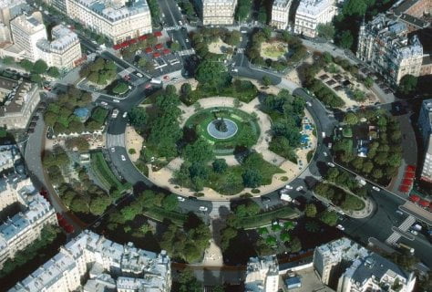 Sur une carte de Paris, où se situe la Place de la Nation ? 