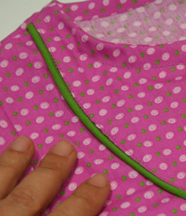 Comment nomme-t-on en couture un liseré ou une bordure de tissu en relief entre deux pièces cousues ? Question couture