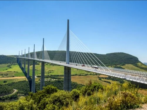 Dans quel pays peut-on observer ce pont hors normes ? 