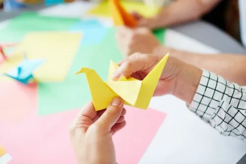 De quel pays vient l'art traditionnel du papier plié appelé : origami ? 