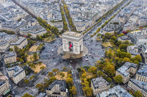 L'Arc de triomphe de Paris est un symbole de la victoire française lors des guerres napoléoniennes. Vrai ou faux ? 