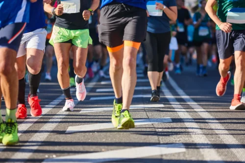 Lors de quel marathon organisé le 26 avril 2026, le record du monde est-il passé pour la première fois sous la barre des 2 heures ? 