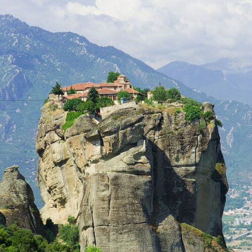 Dans quel pays peut-on aller visiter les monastères des Météores ? 