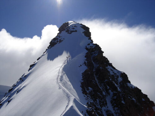 Quel le plus haut sommet de Suisse situé dans le massif du Mont Rose ? 