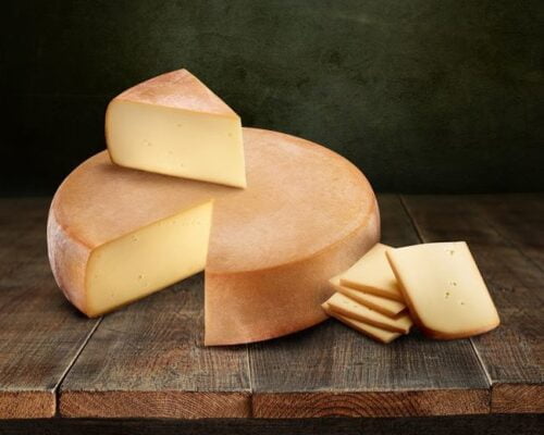 À quelle famille de fromage la Raclette appartient-elle ? 