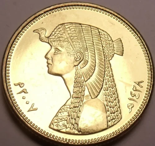 La reine Cléopâtre a épousé deux de ses frères. Vrai ou faux ? 
