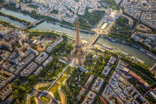 Quel pont relie la tour Eiffel au palais de Chaillot ? 