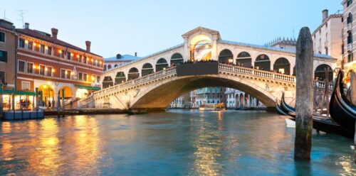 Quel est le nom du plus ancien pont de Venise construit en 1588 ? 