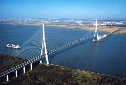 Quelles villes sont reliées par le pont de Normandie ? 