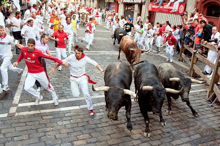 Dans quelle ville d'Espagne se déroulent les fêtes de San Fermín ? Fetes de San Fermin