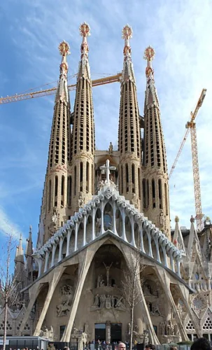 Dans quel pays peut-on visiter la Sagrada Familia ? 