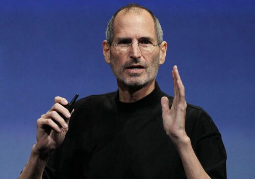 En quelle année, Steve Jobs, l'ancien directeur général d'Apple est-il décédé ? 