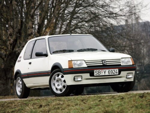 En quelle année est sortie la première Peugeot 205 ? 